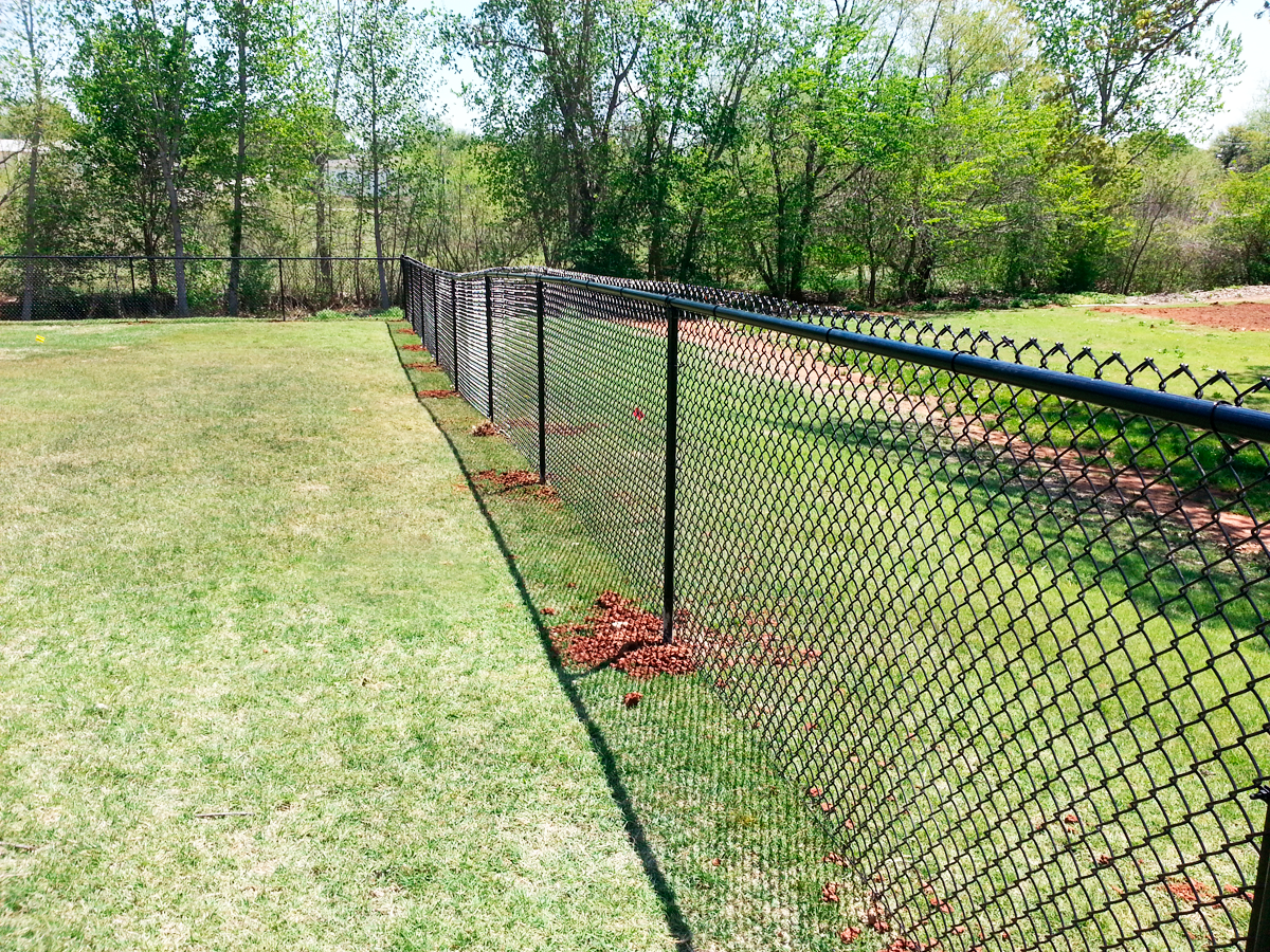 https://tillerfenceanddeck.com/wp-content/uploads/2025/01/chain-fence.png